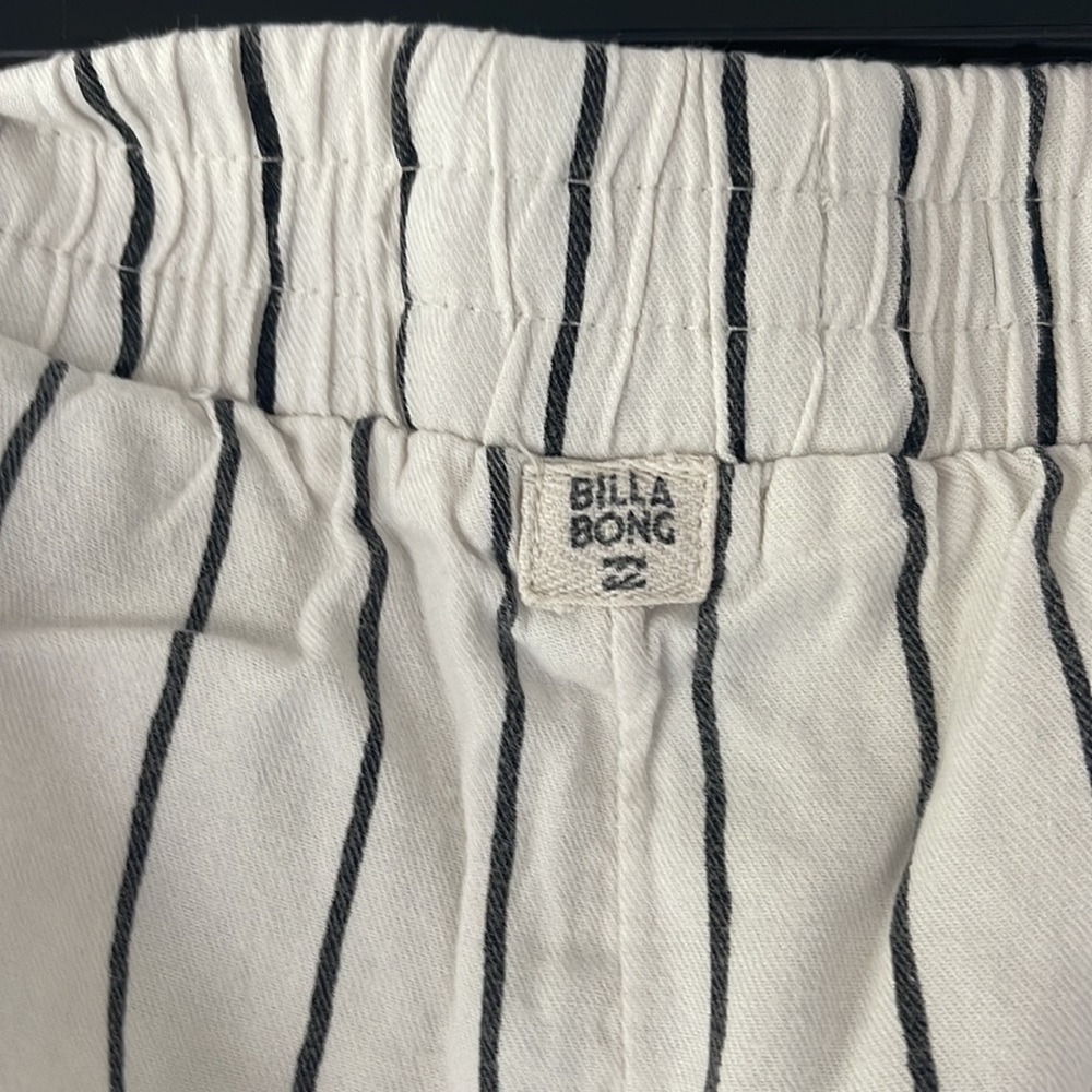 Girls billabong beach shorts - Picture 3 of 4